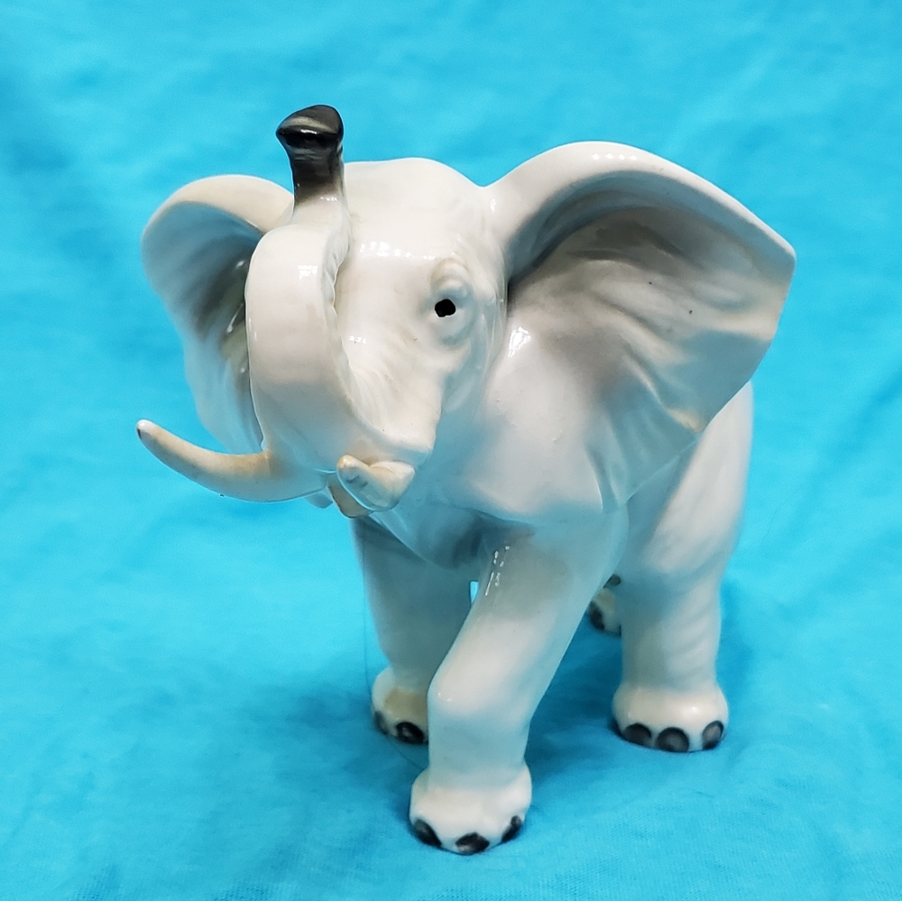 Vintage Elephant Collectors Dream 2 pcs